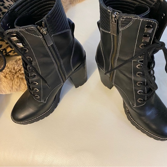 Black boots Canadian size 9,Great with skinny jeans or leggings. - Picture 2 of 5